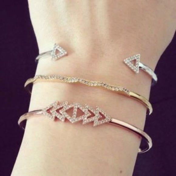 Stella & Dot Pavé Chevron Cuff Bracelet ~ Goldtone Crystal - Picture 3 of 6